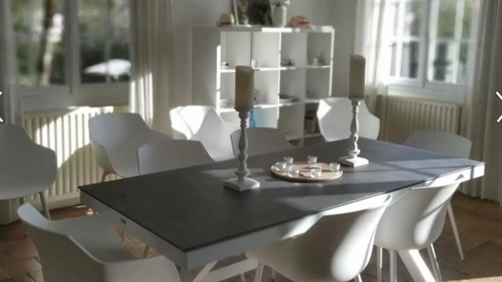 La Maison sur la Colline-Dining room