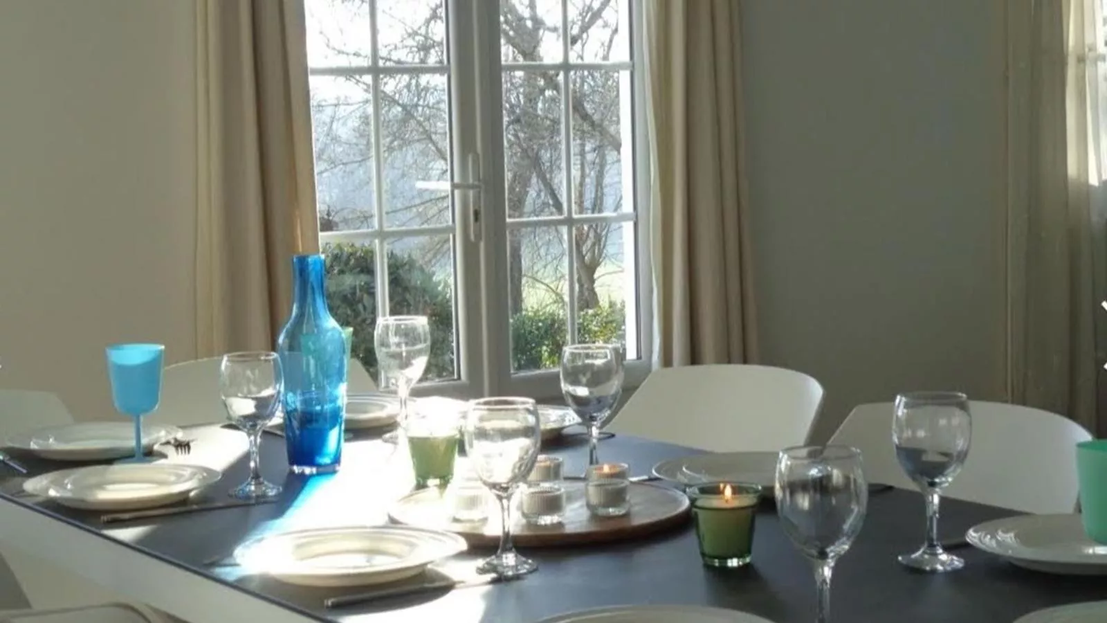 La Maison sur la Colline-Dining room