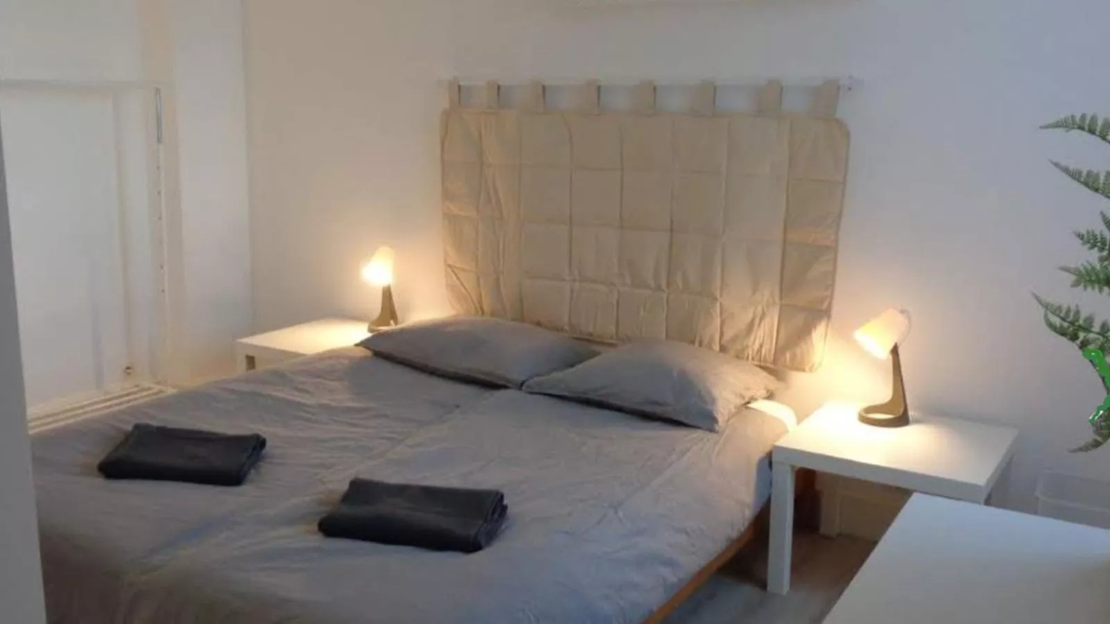 La Maison sur la Colline-Bedroom