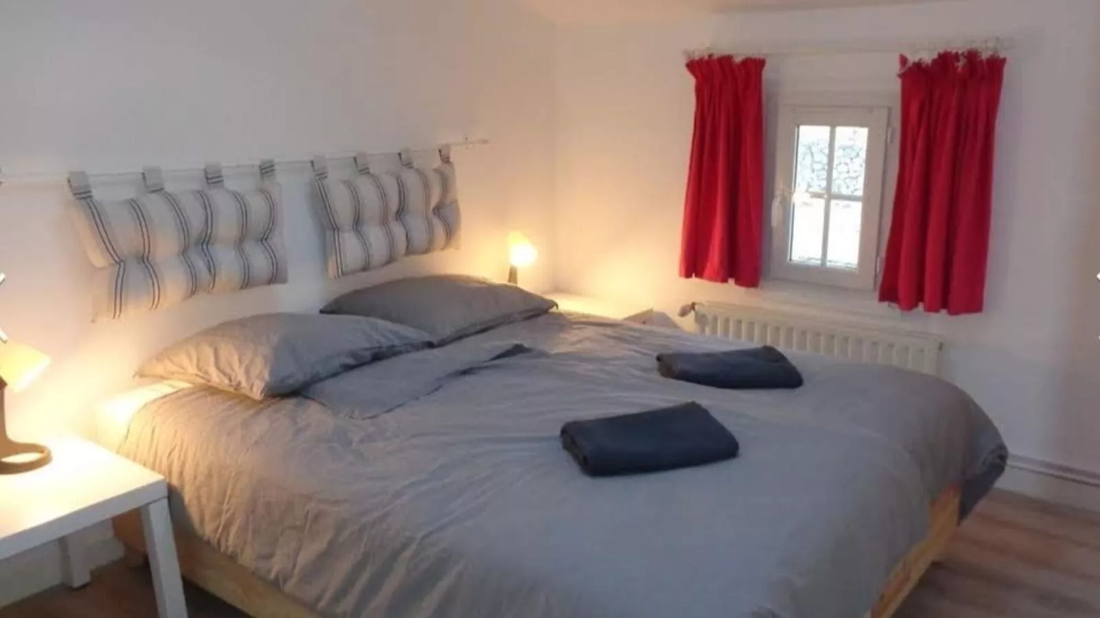 La Maison sur la Colline-Bedroom