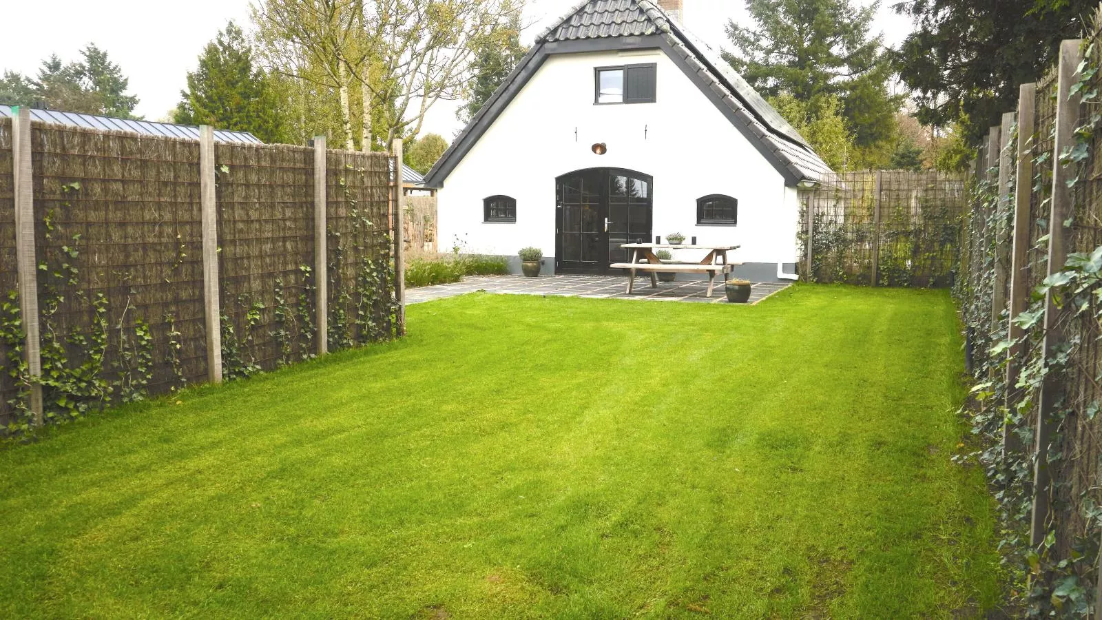 Abs Boerderietje-Exterior summer