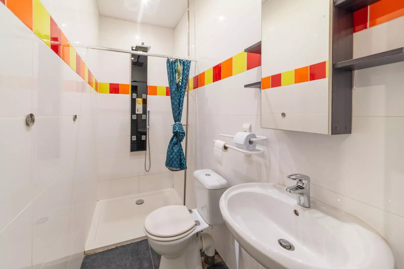 Bird Symphony-Bathroom