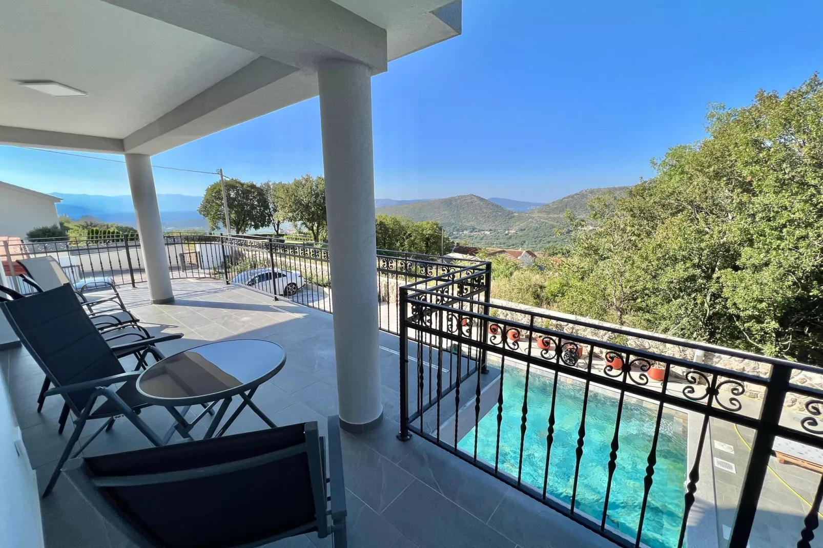 Villa Hidden Gem-Terrace balcony