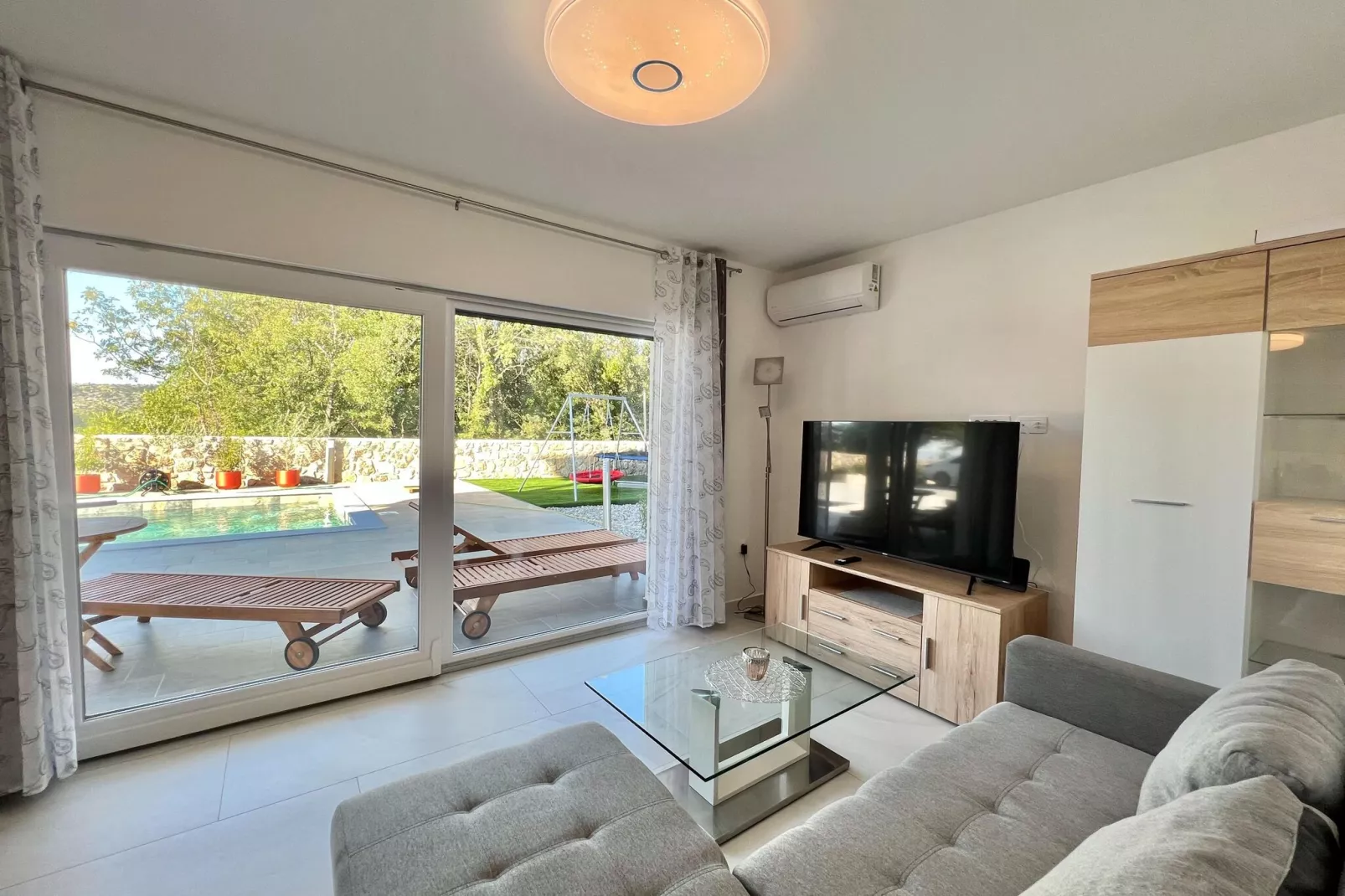Villa Hidden Gem-Living room