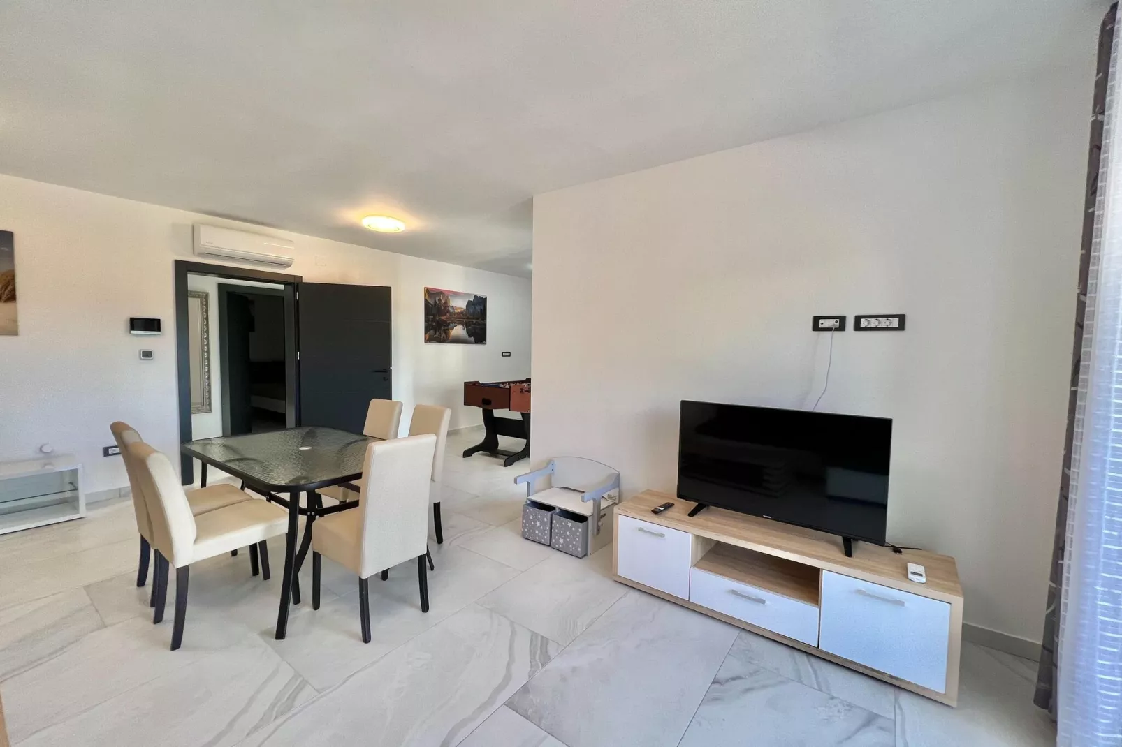 Villa Hidden Gem-Living room