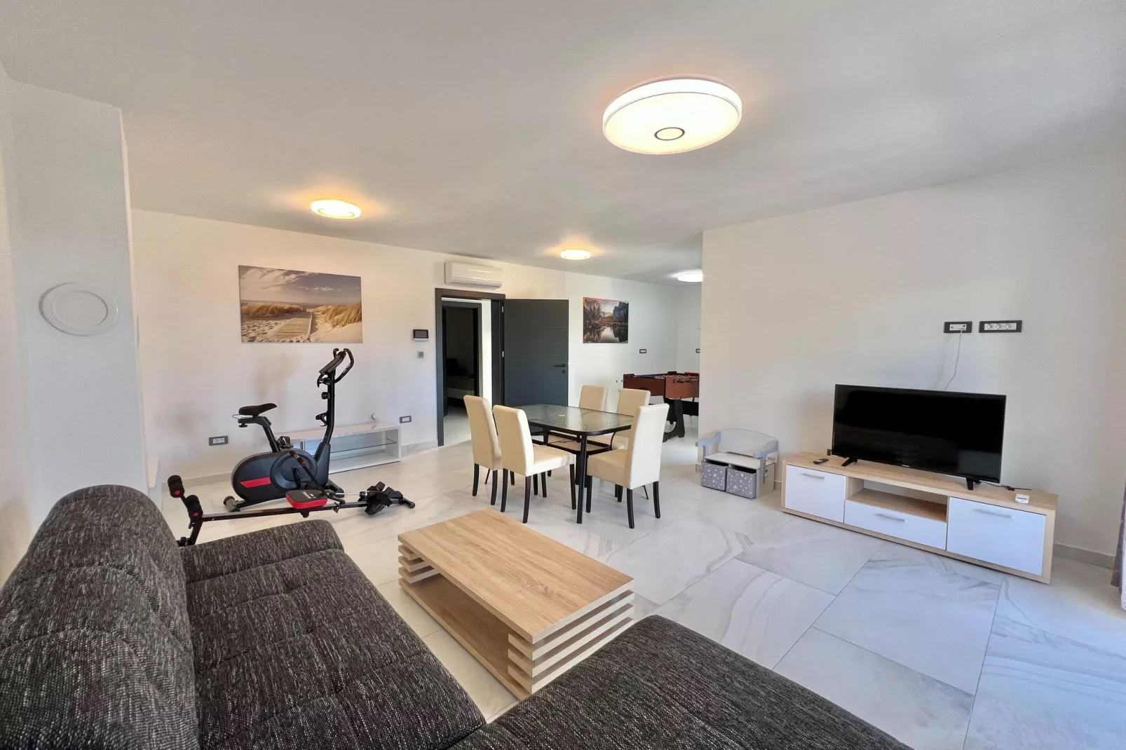 Villa Hidden Gem-Living room