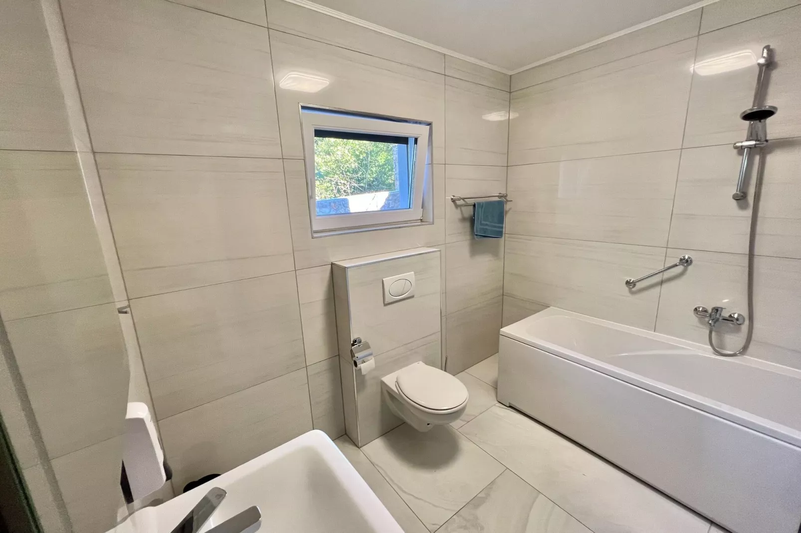 Villa Hidden Gem-Bathroom