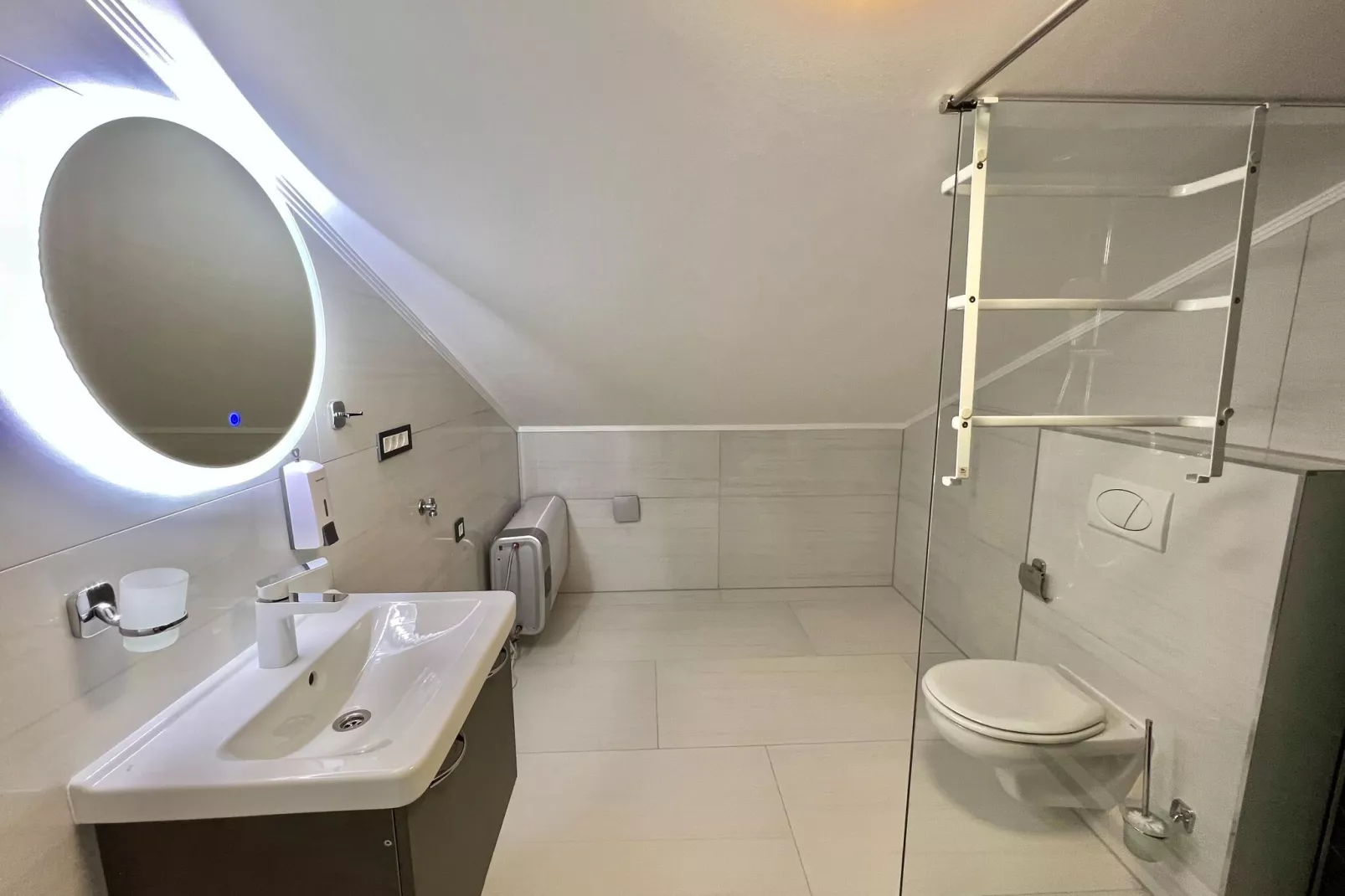 Villa Hidden Gem-Bathroom