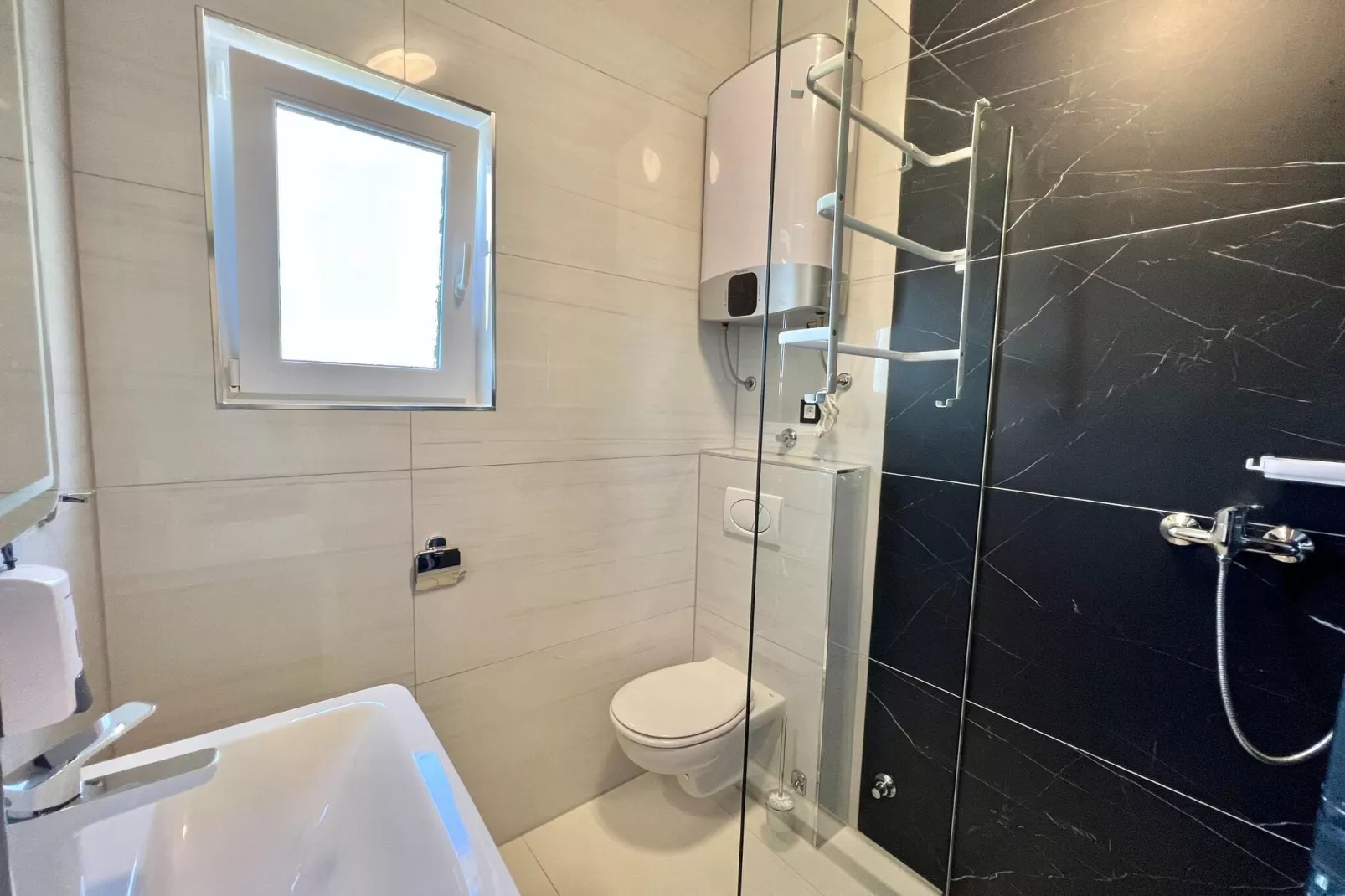 Villa Hidden Gem-Bathroom
