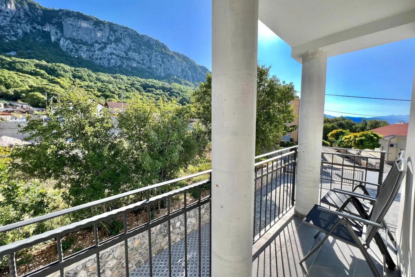 Villa Hidden Gem-Terrace balcony