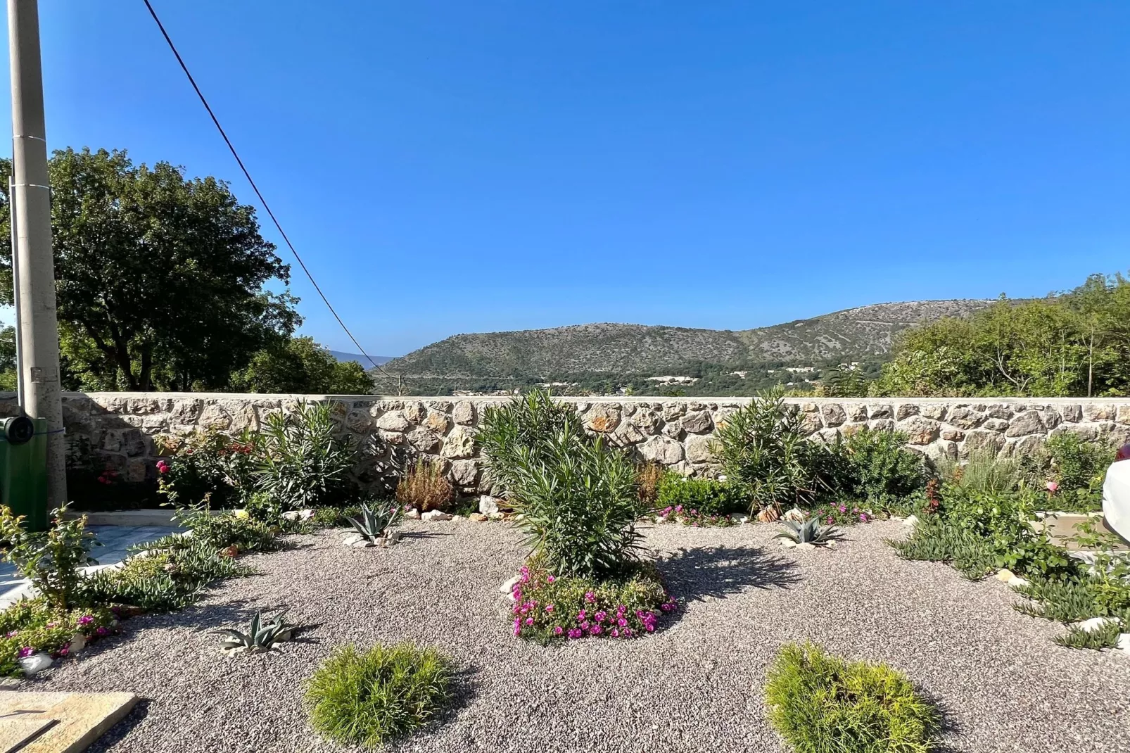 Villa Hidden Gem-Gardens summer