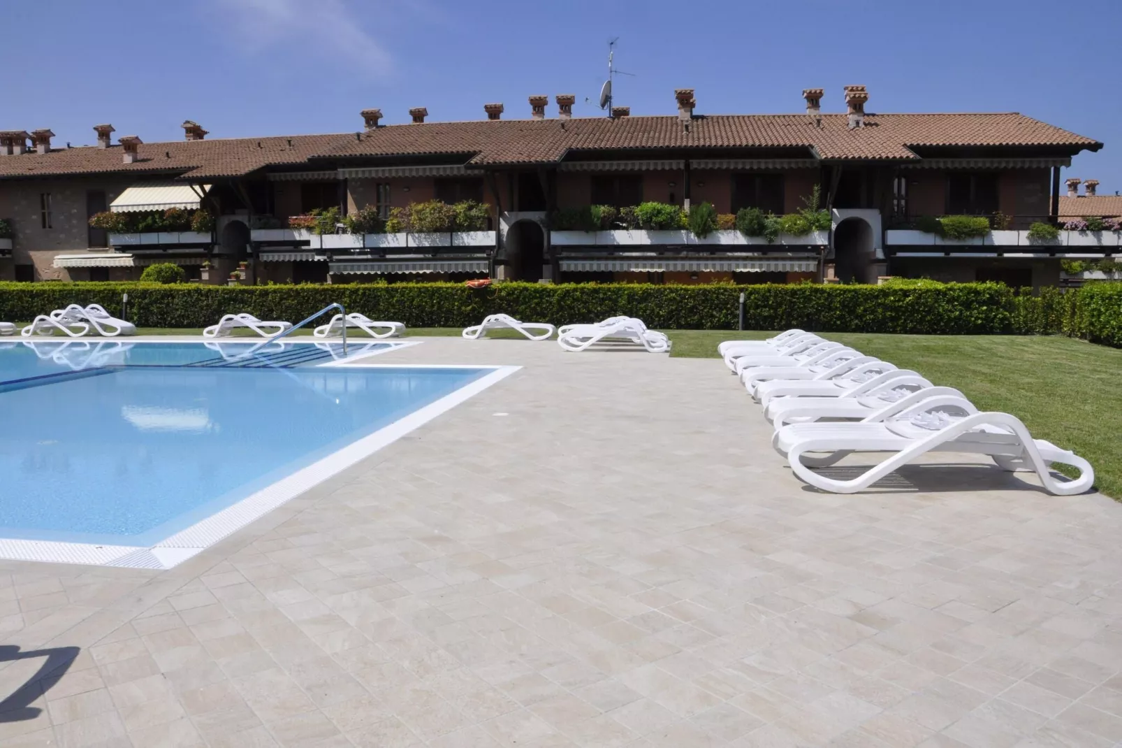Casara F10-Pool