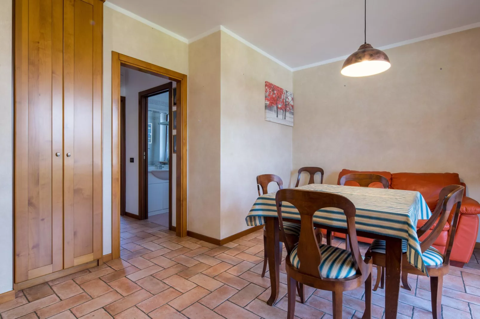 Casara F10-Dining room