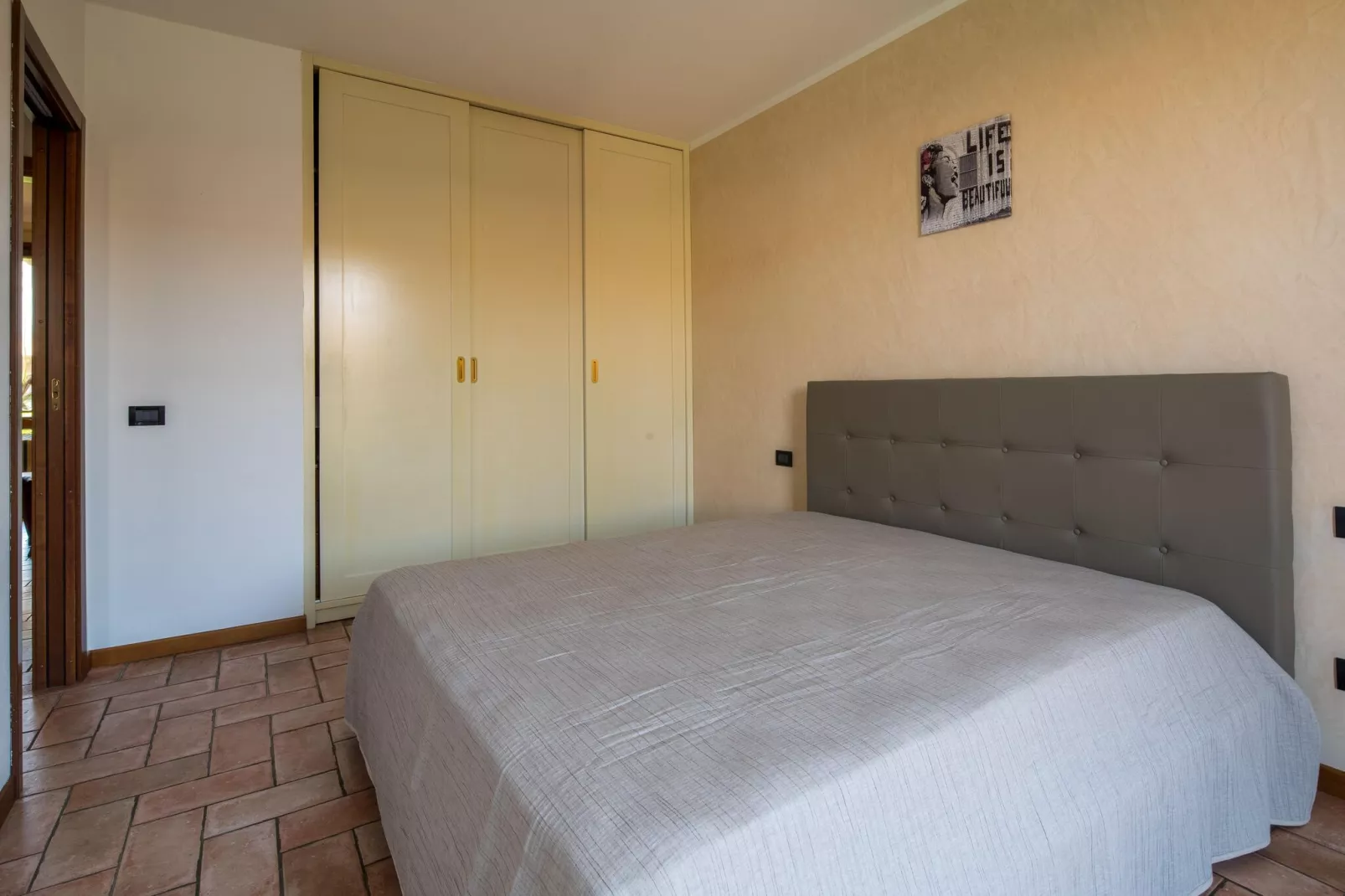 Casara F10-Bedroom