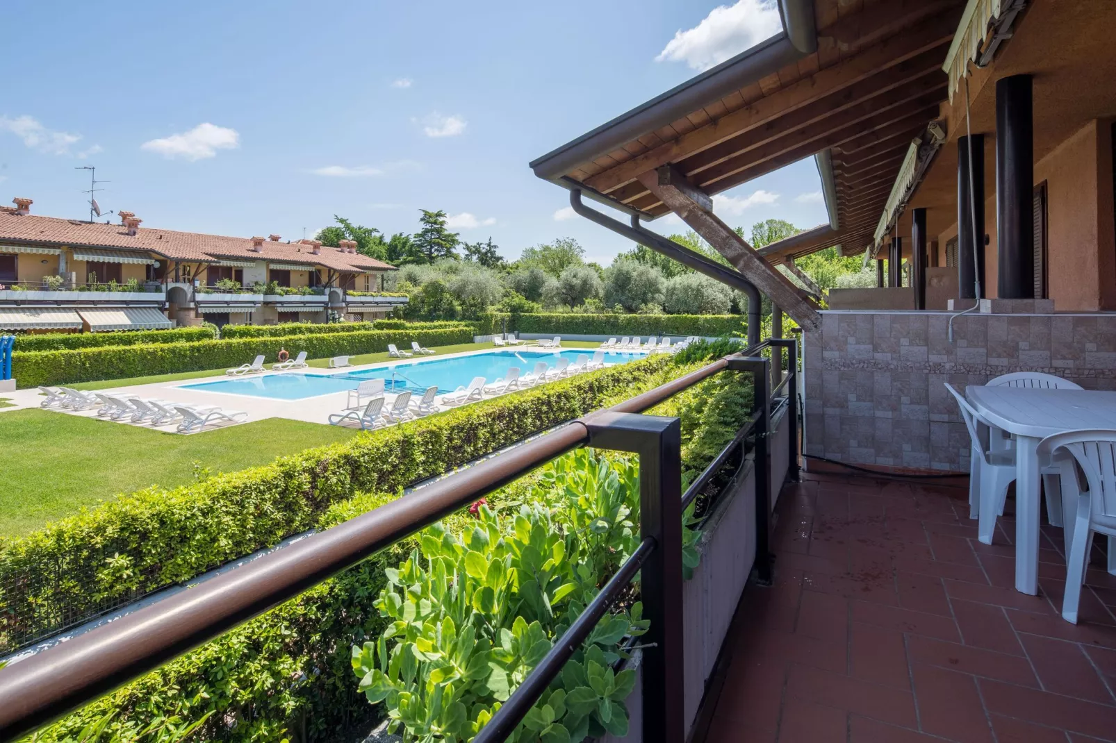Casara F10-Terrace balcony