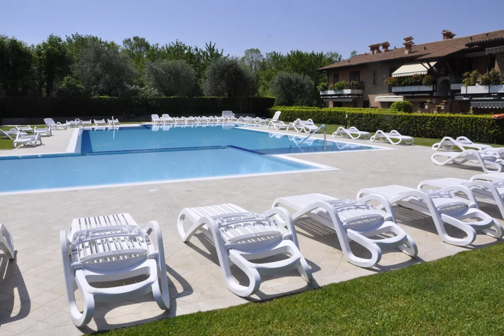 Casara F10-Gardens summer