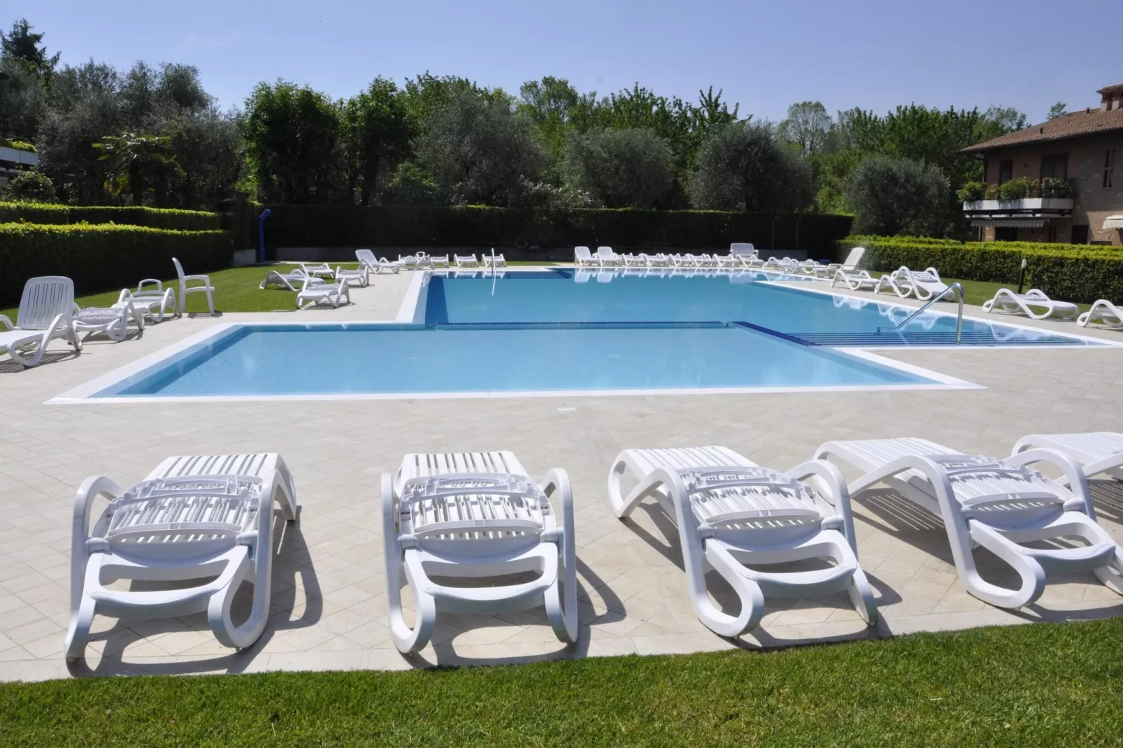 Casara F10-Gardens summer