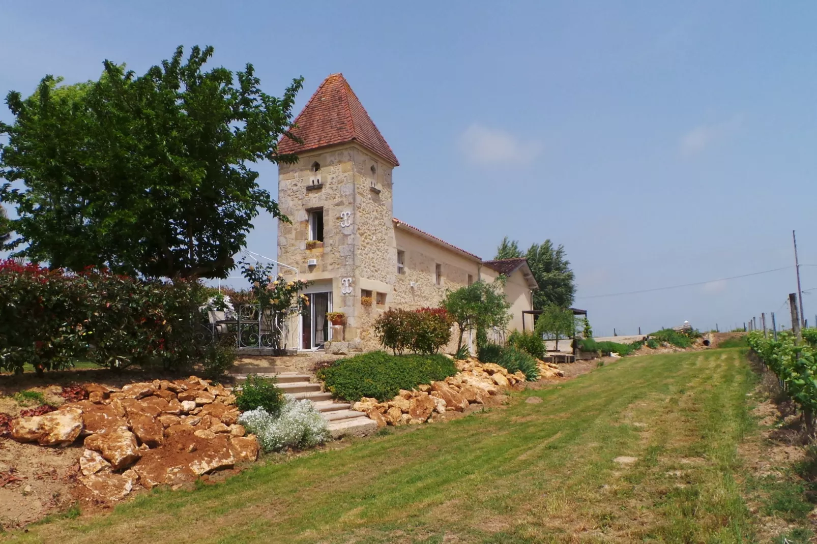 Le Pigeonnier-Exterior in summer