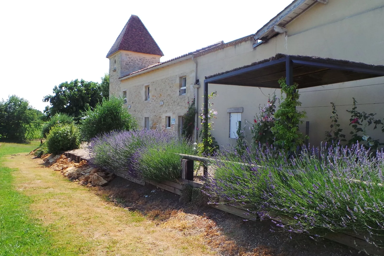 Le Pigeonnier-Exterior in summer
