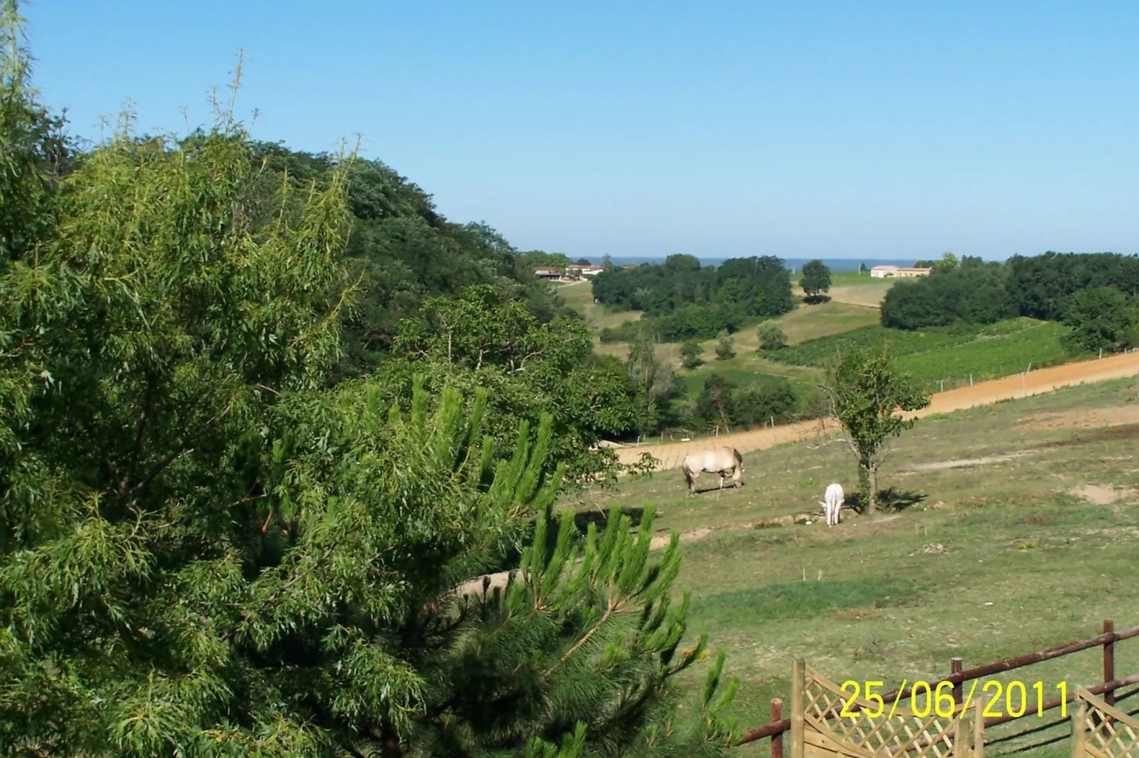 Le Pigeonnier-View in summer