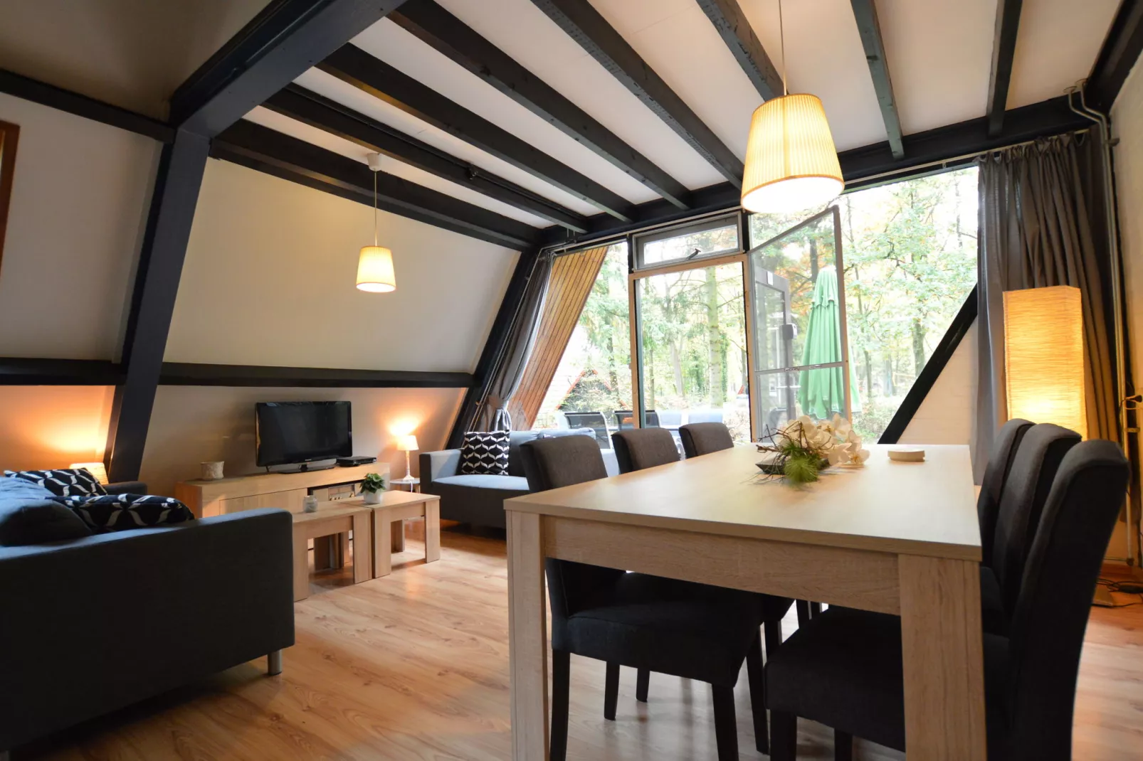 Anjer Bungalow 61-Dining room