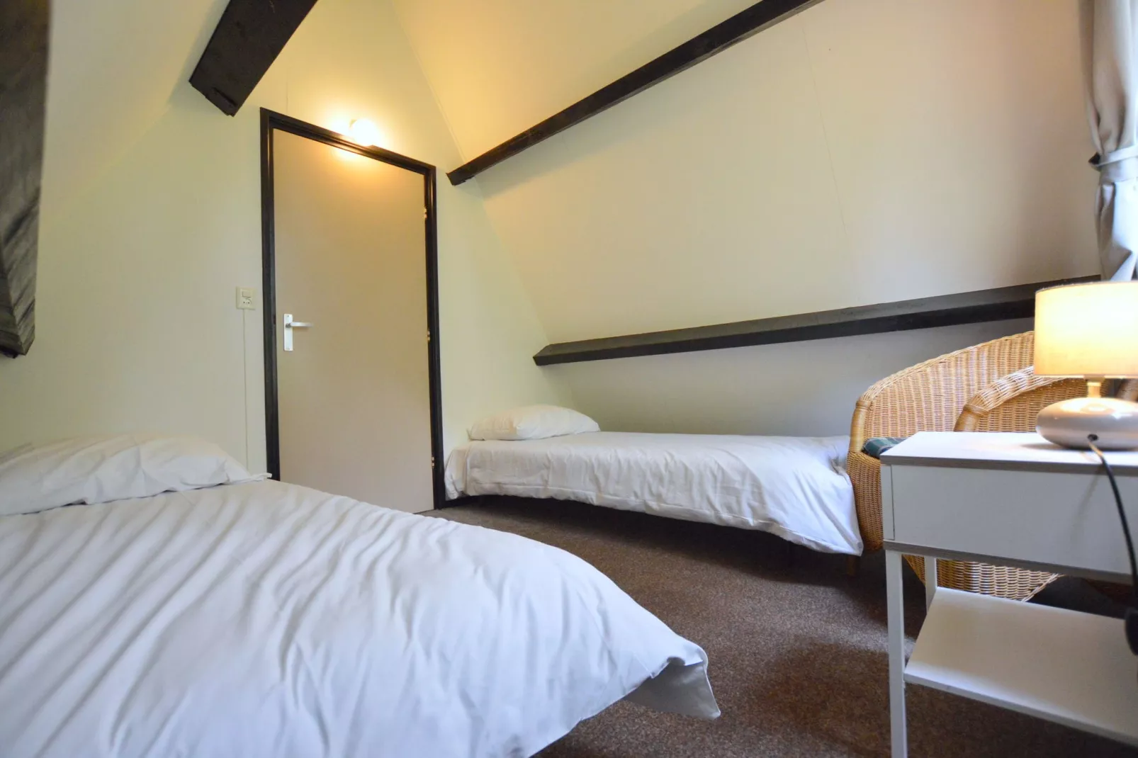 Anjer Bungalow 61-Bedroom