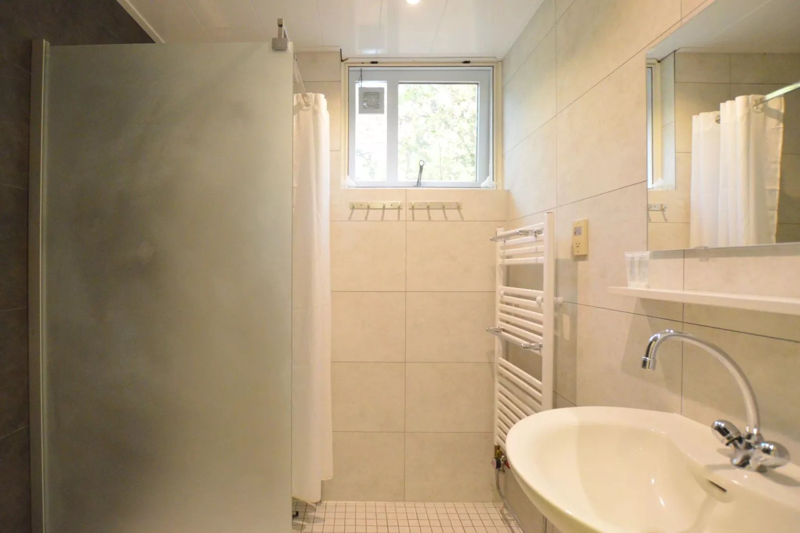 Anjer Bungalow 61-Bathroom