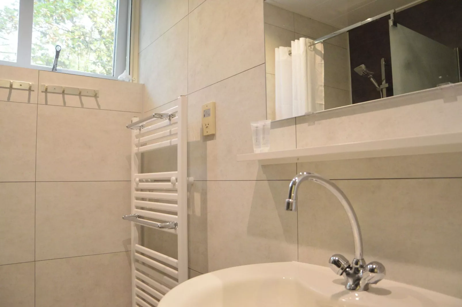 Anjer Bungalow 61-Bathroom