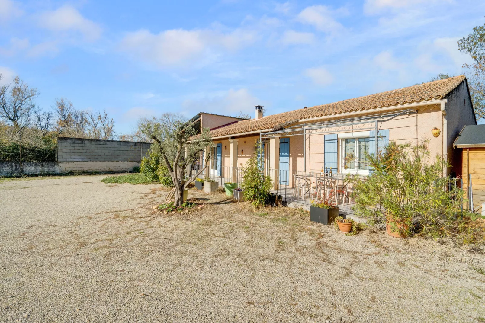 Villa Sorgues-Exterior summer
