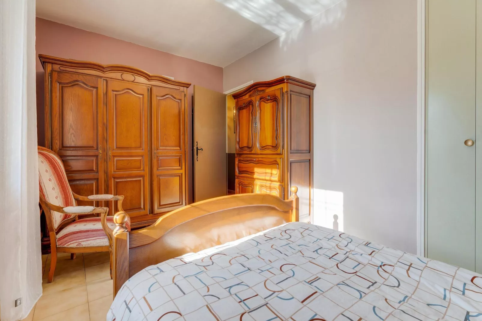 Villa Sorgues-Bedroom