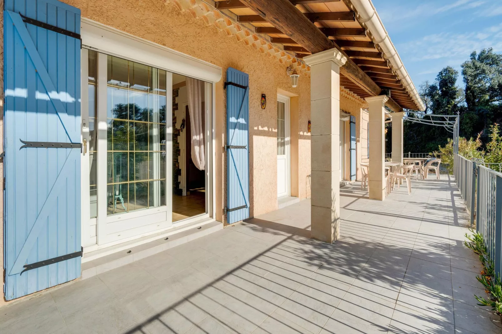 Villa Sorgues-Terrace balcony
