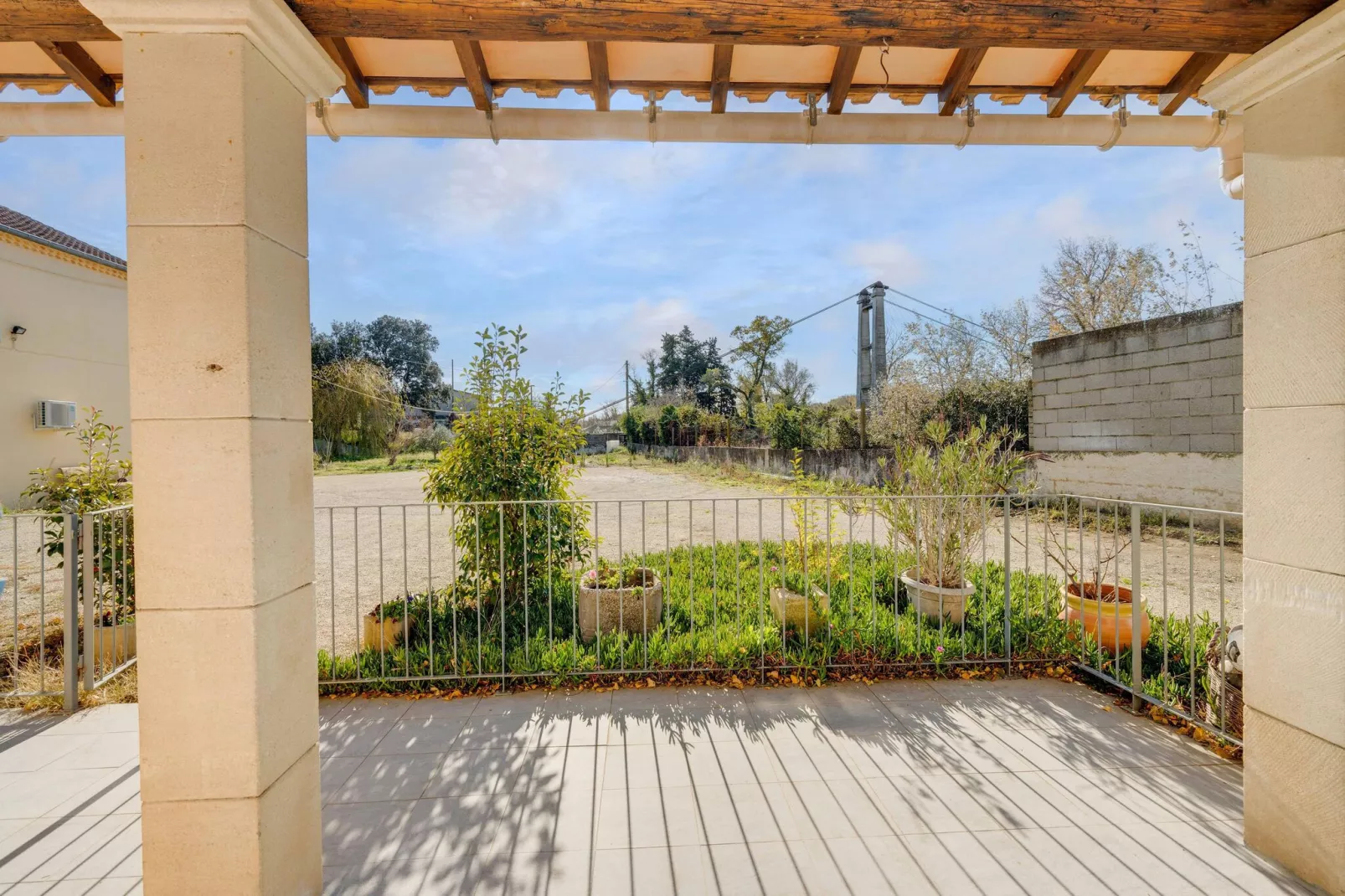Villa Sorgues-View summer