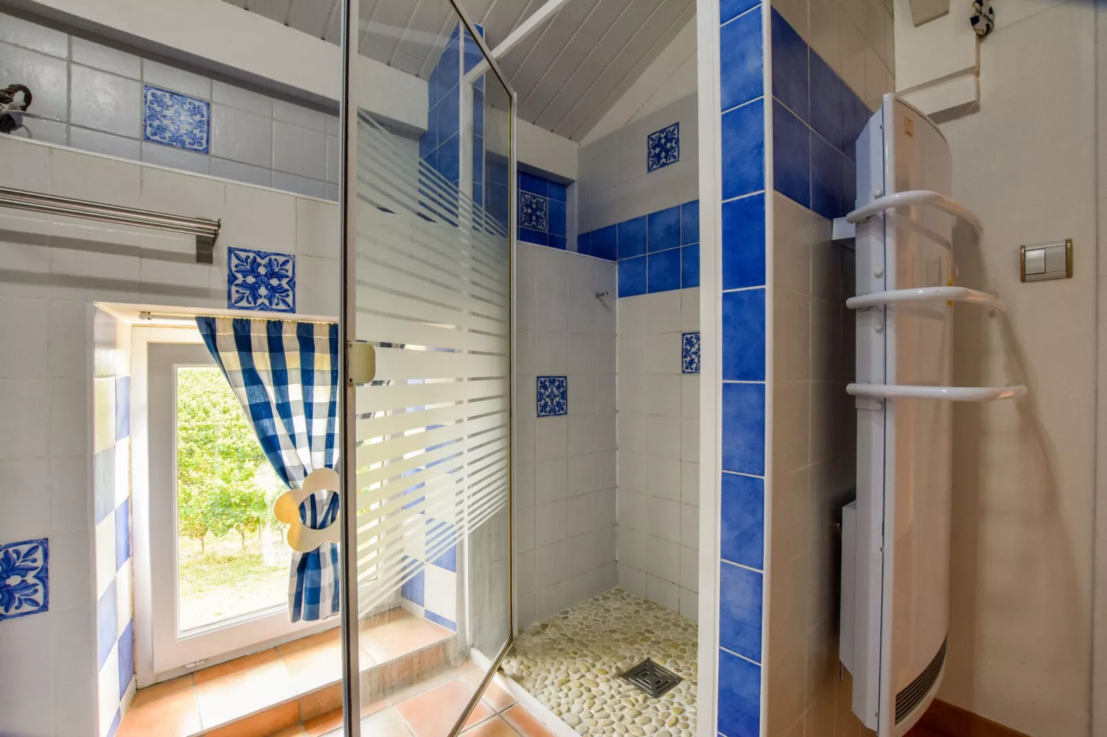 Le Pigeonnier-Bathroom