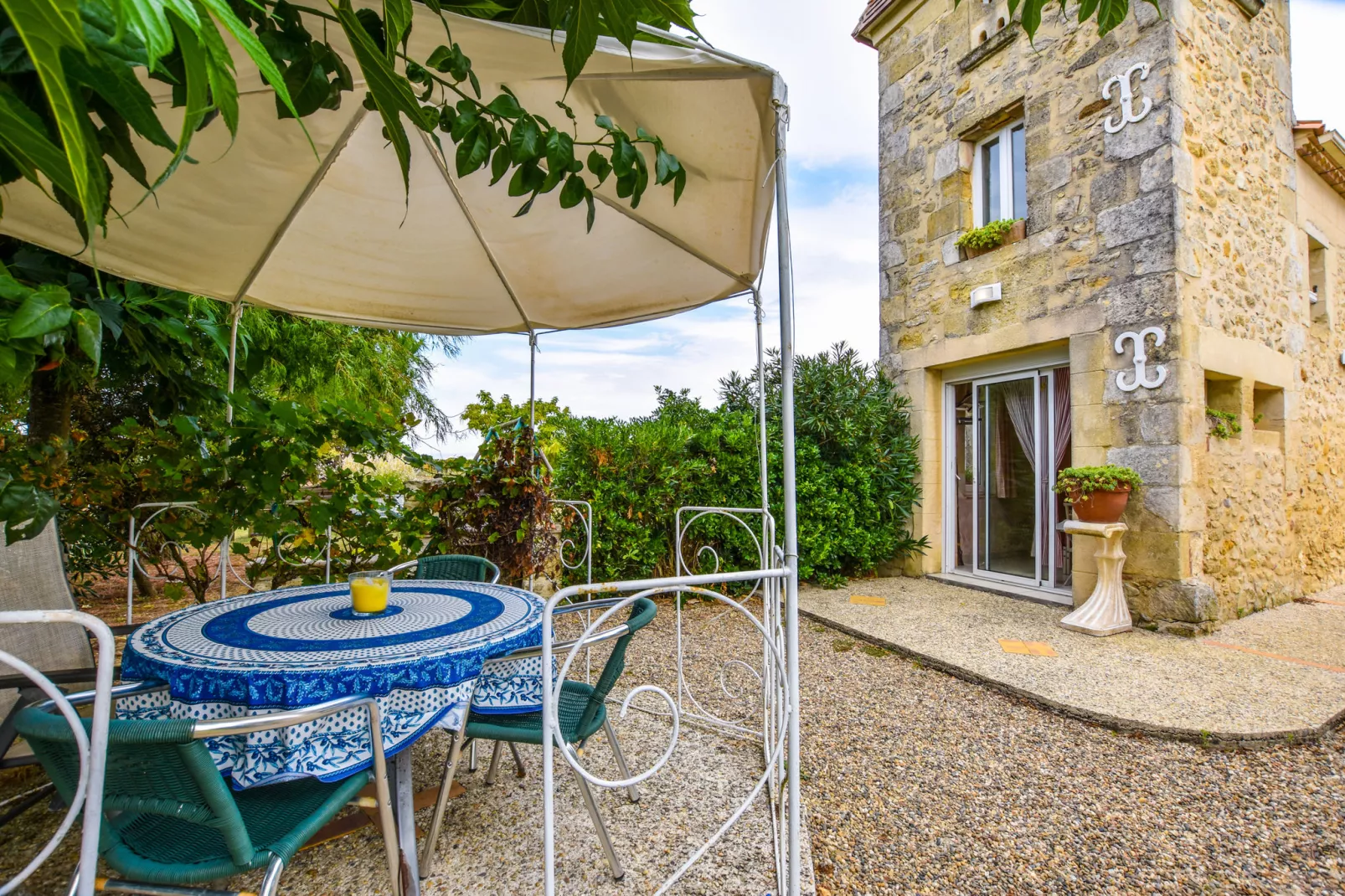 Le Pigeonnier-Terrace balcony