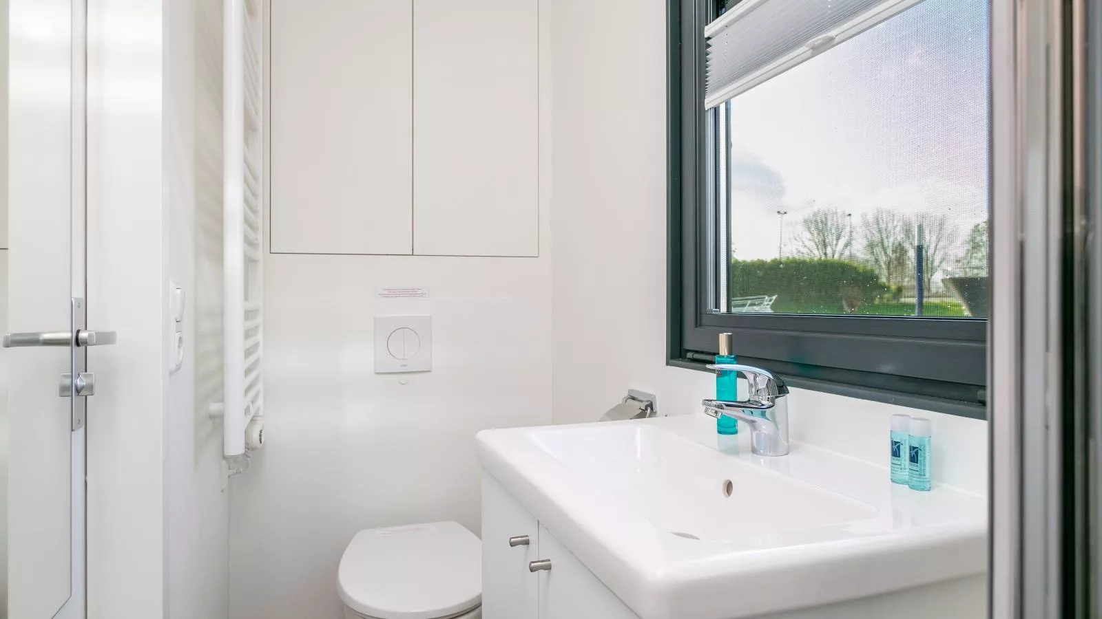 Lymaris-Bathroom