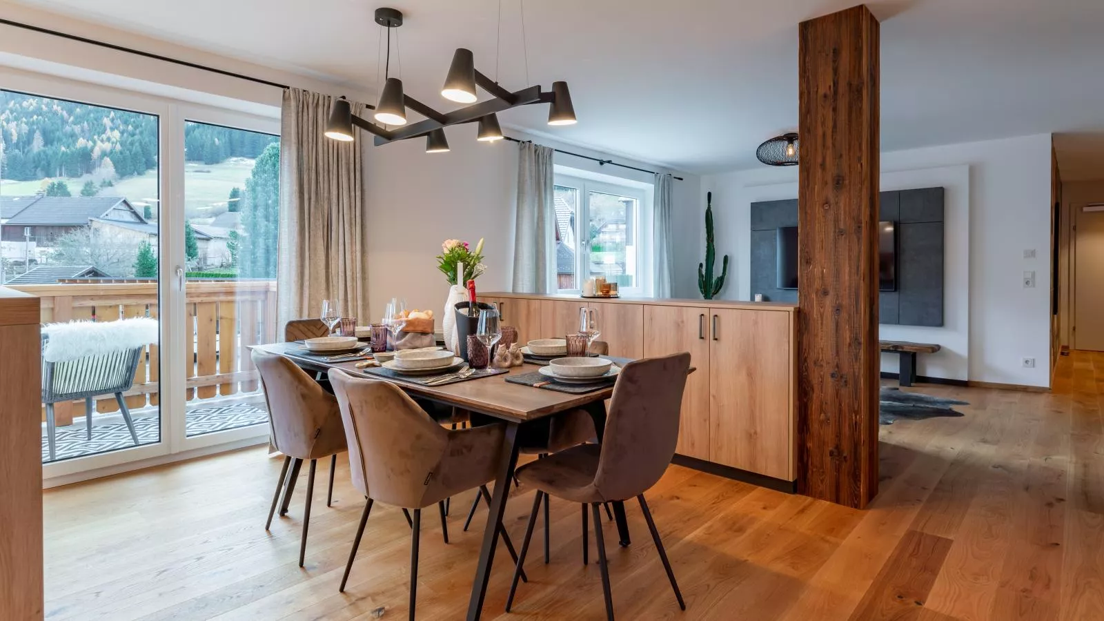 Kaminzimmer Suite-Dining room