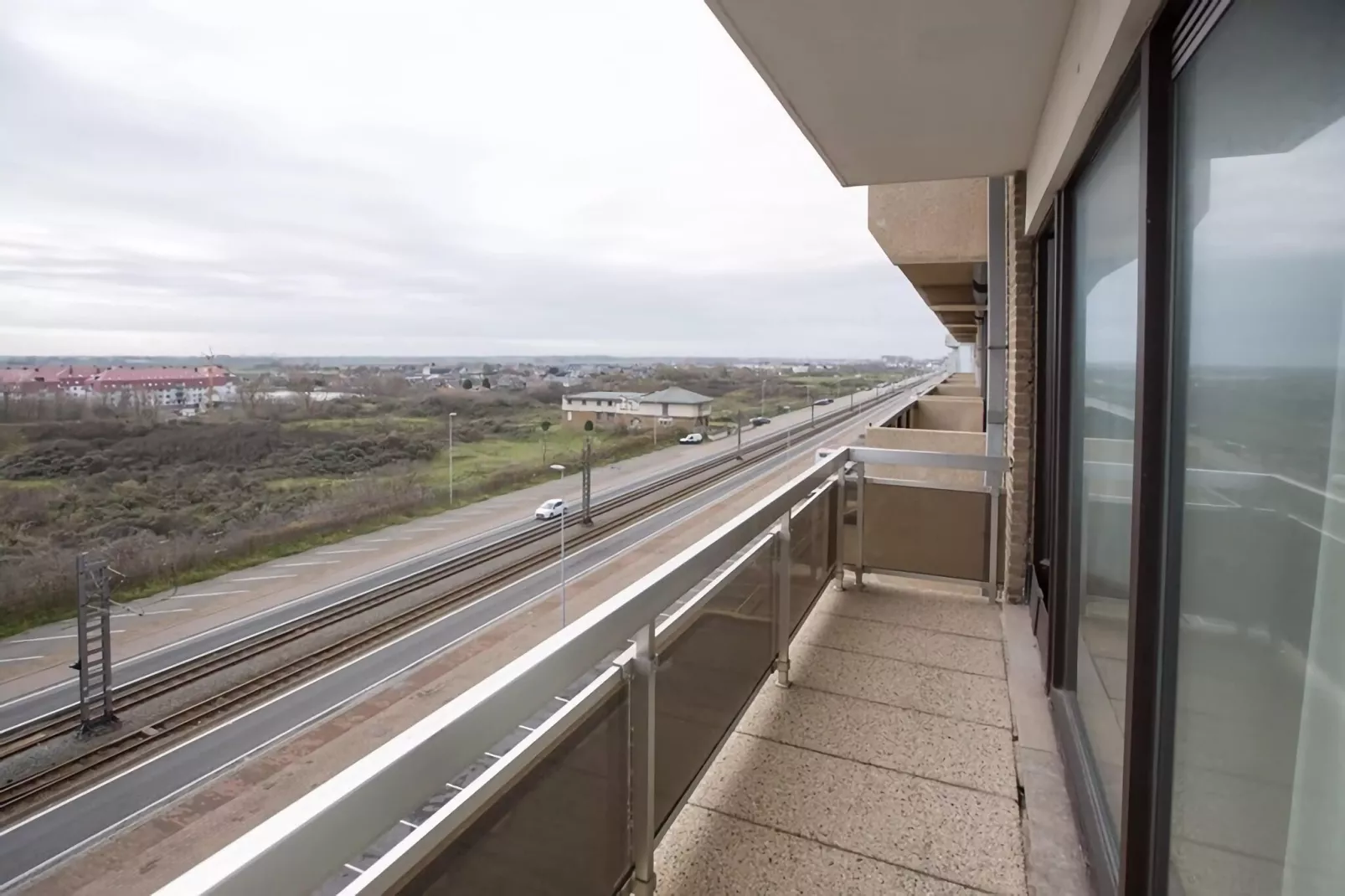 CANBERRA / 0503  Parking-Terrace balcony