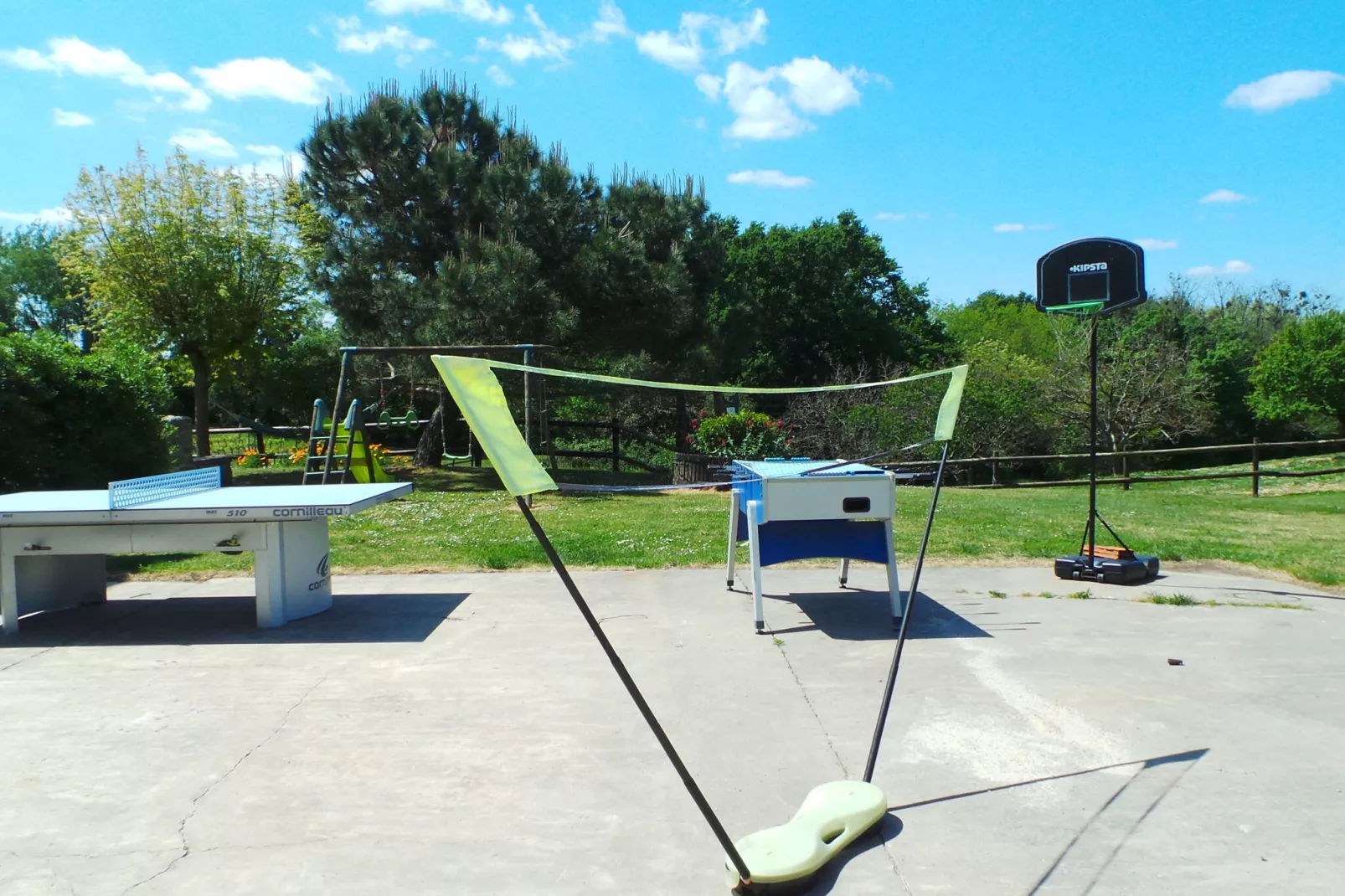 Le Pigeonnier-Park facilities