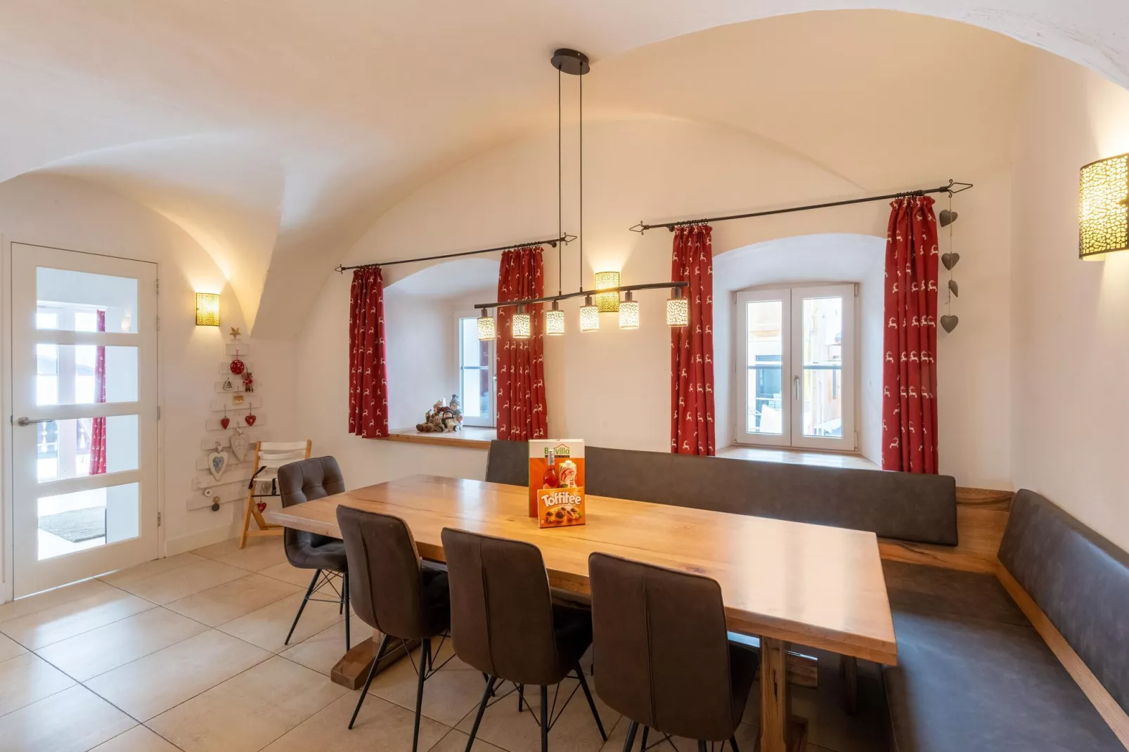 Steindorf-Dining room