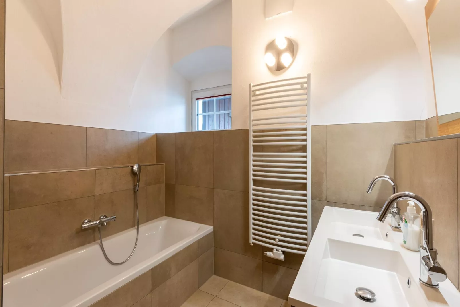 Steindorf-Bathroom