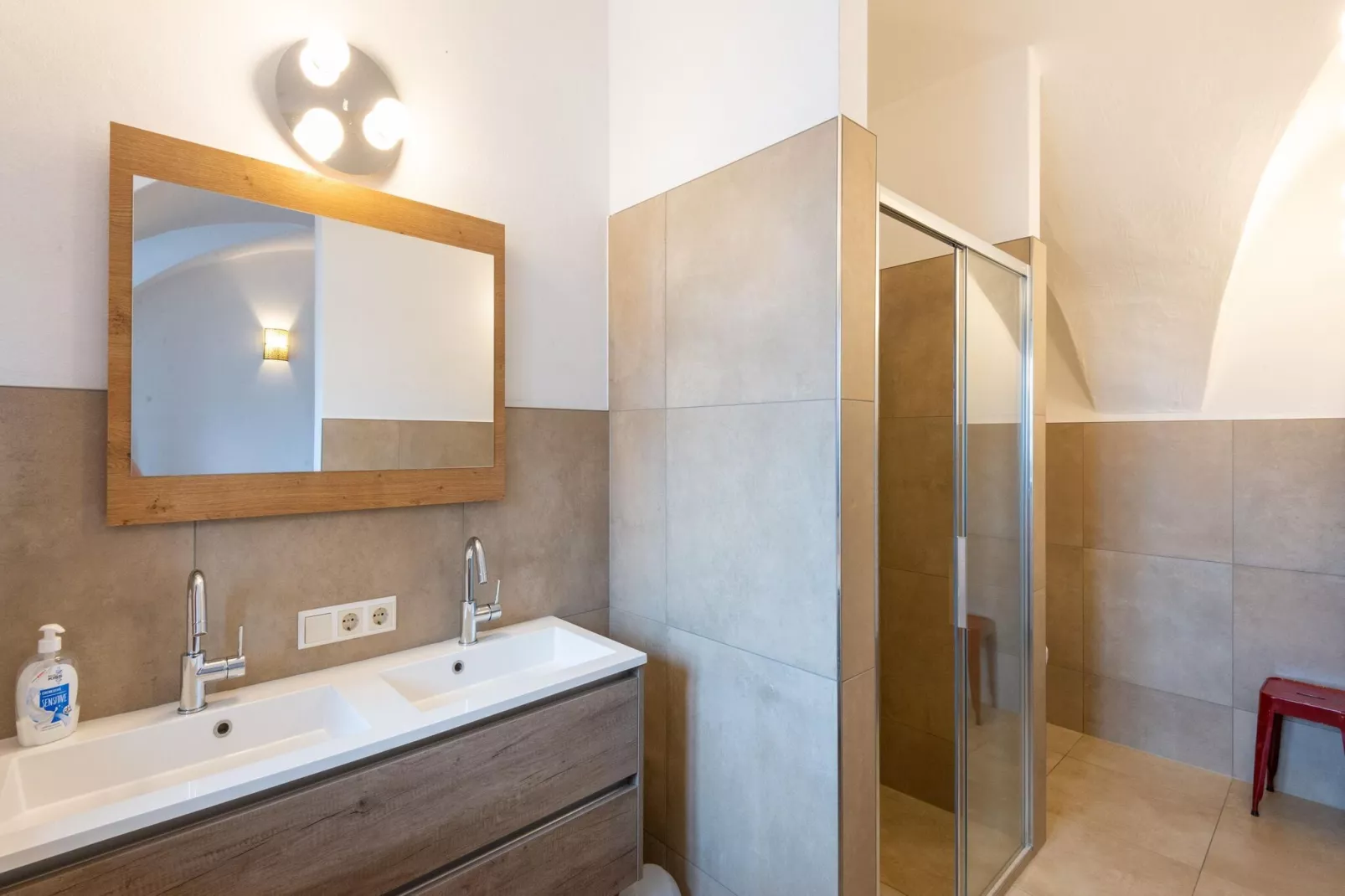 Steindorf-Bathroom