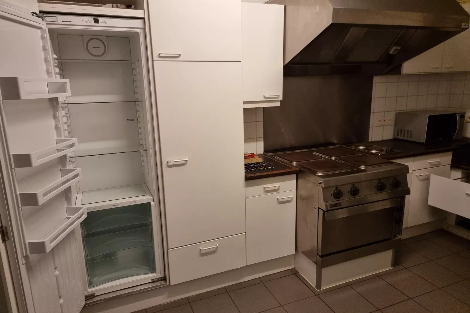 Ecole-Kitchen