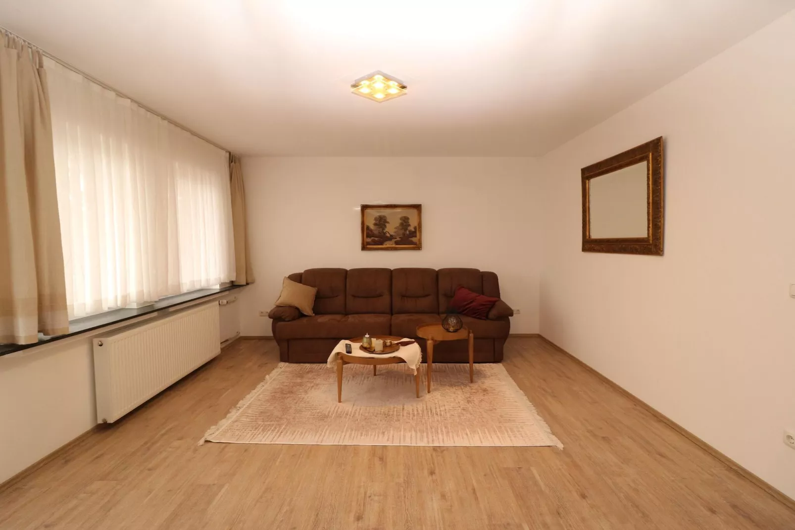 Apartment mit Wasserbett-Living room