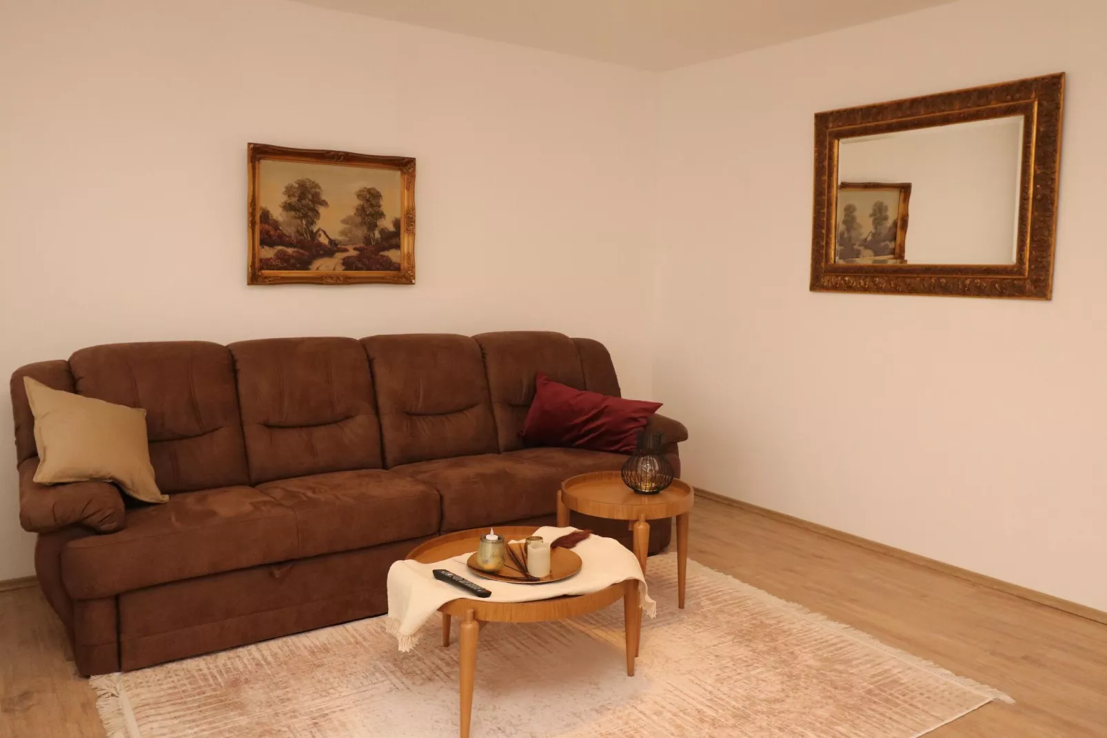 Apartment mit Wasserbett-Living room
