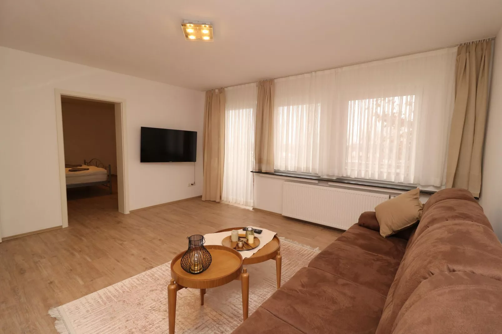 Apartment mit Wasserbett-Living room