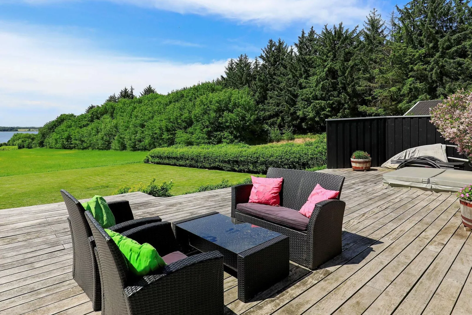 Cozy Dog-Friendly Cottage near Coast-By Traum-Outdoor