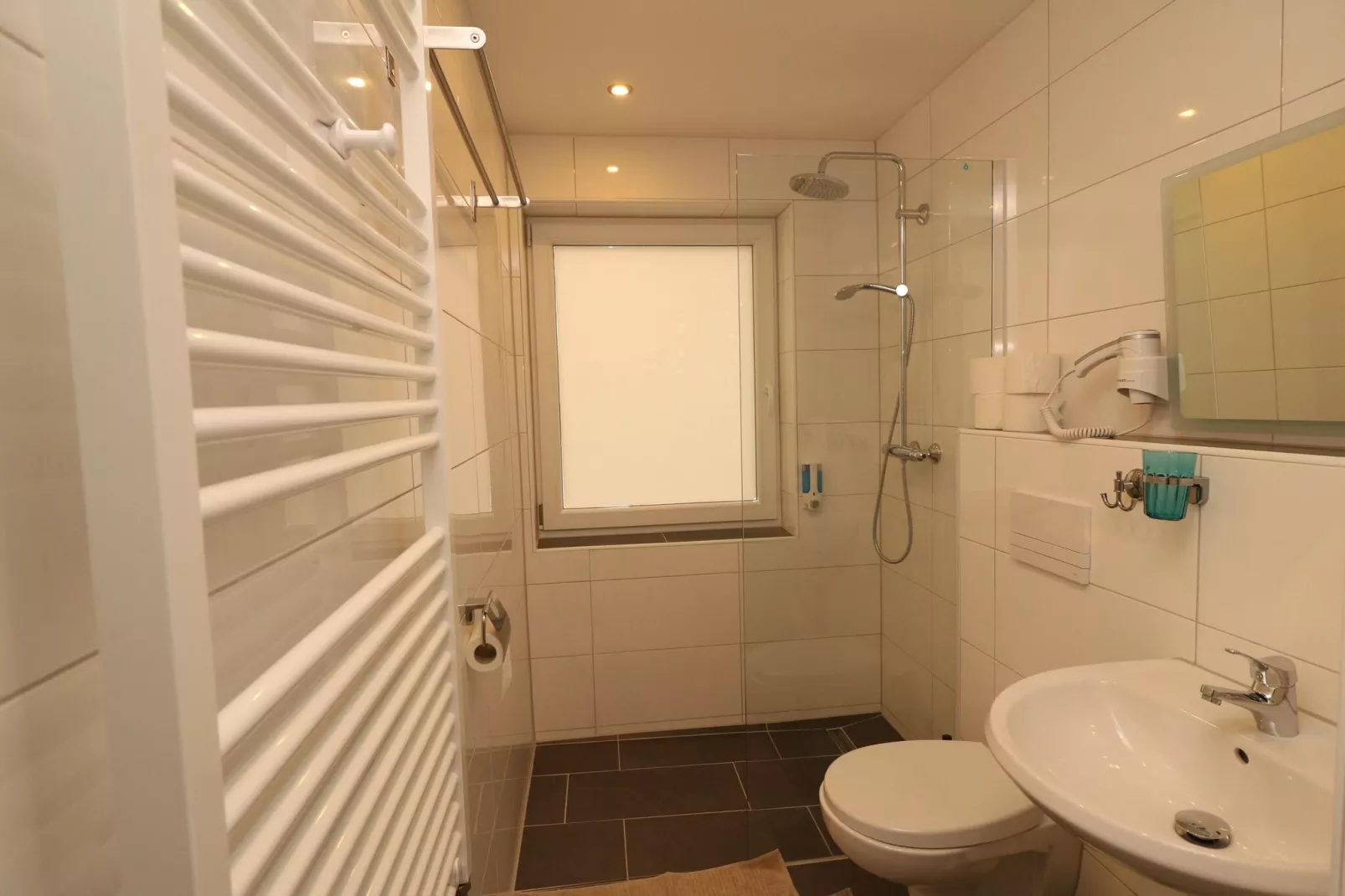 Apartment mit Wasserbett-Bathroom