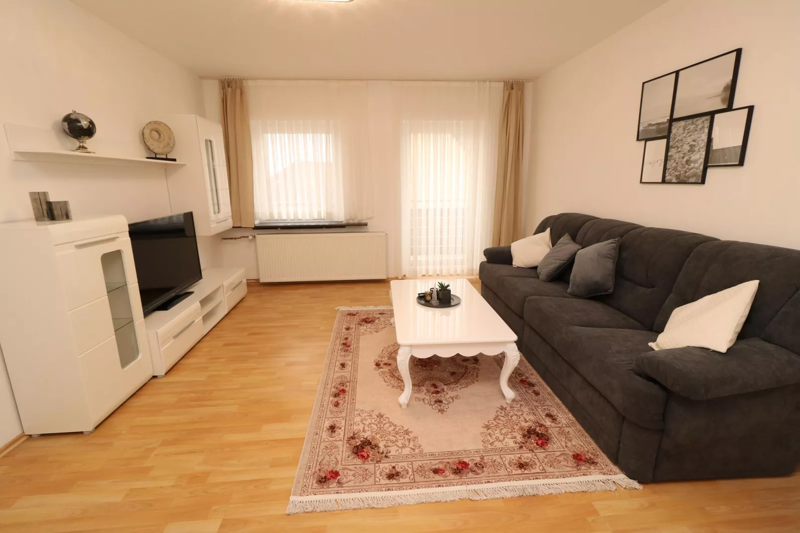 Zentrales Apartment in Messenähe-Living room