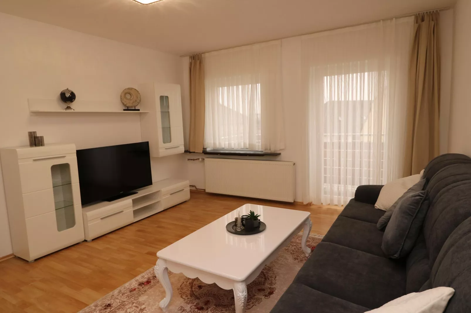 Zentrales Apartment in Messenähe-Living room