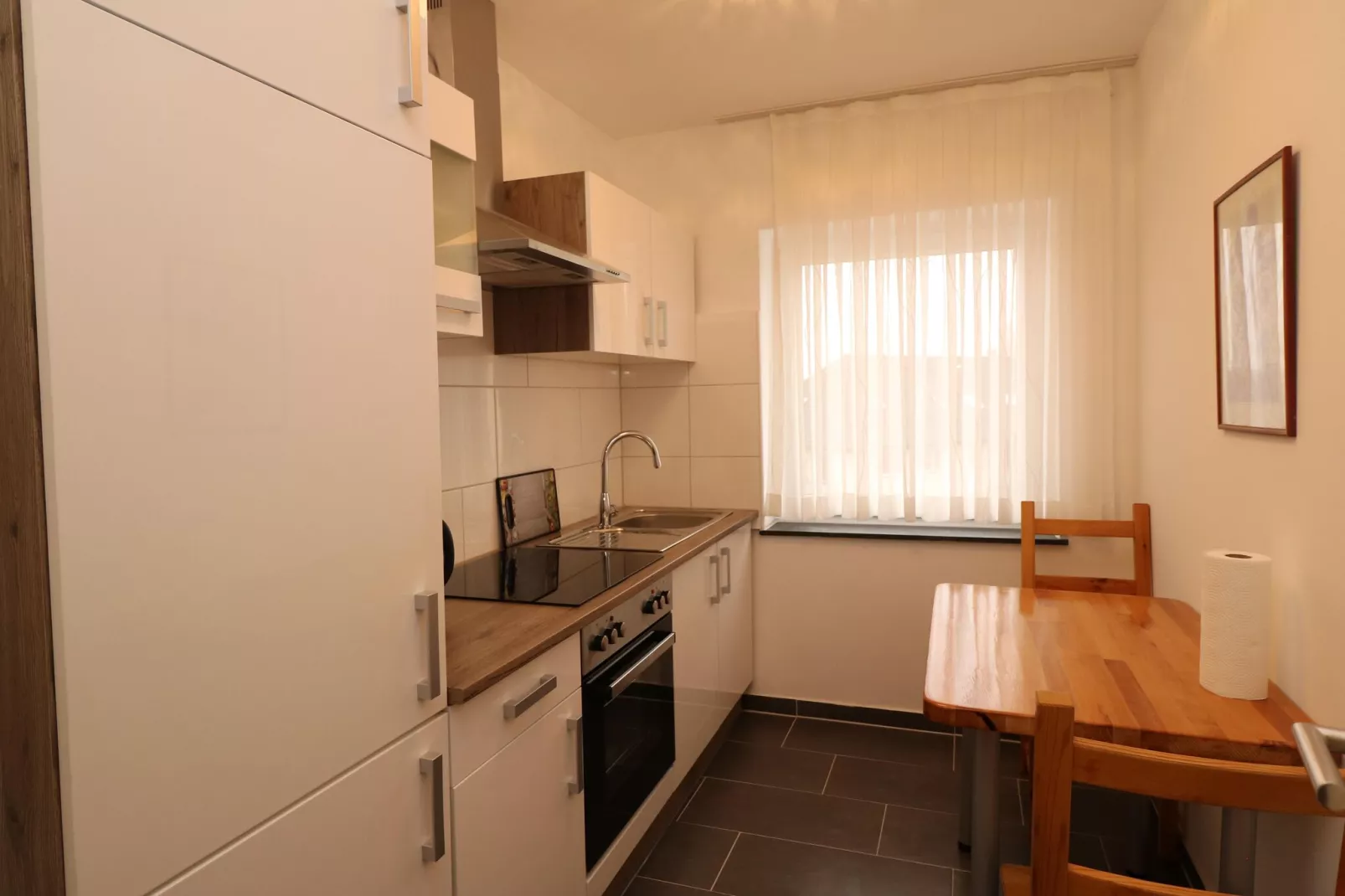 Zentrales Apartment in Messenähe-Kitchen